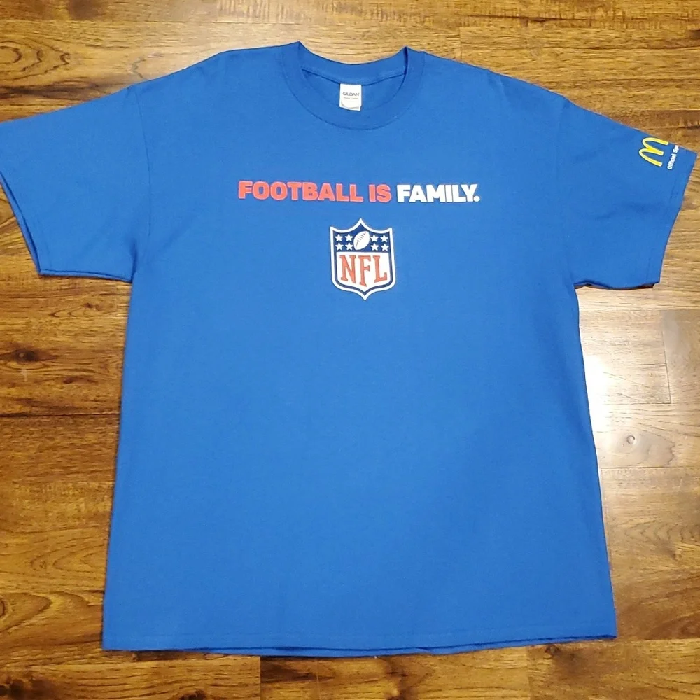 Mens Gildan NFL Football is Family blue tshirt size XL
